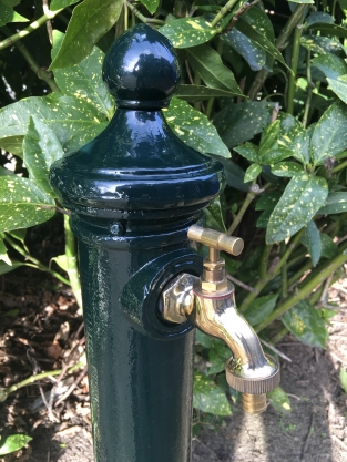 1 kraan als een staande fontein, aluminium groen incl. messing kraan, Laatste!